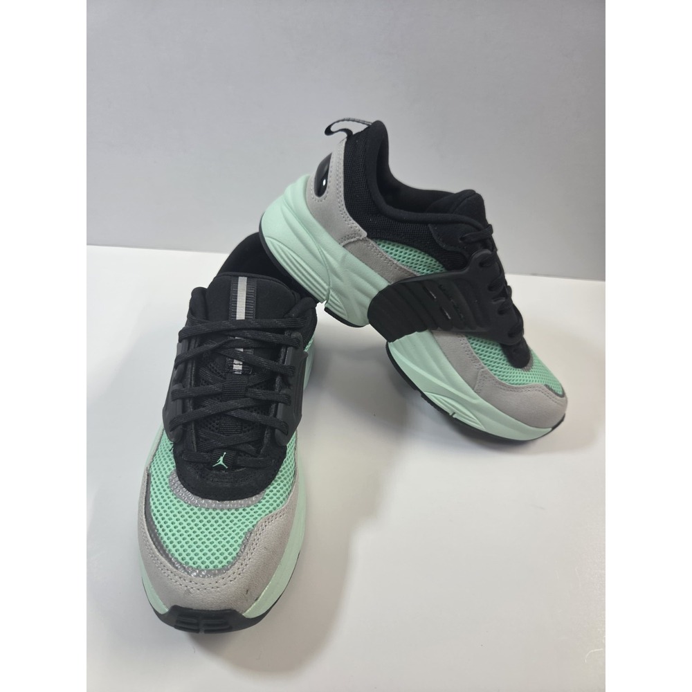 Jordan Trunner O/S Black Grey Green Glow (GS) ii6531-004 Size 6Y